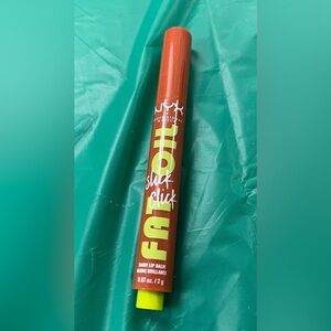 NYX Professional Makeup Fat Oil Slick Click Tinted Lip Balm Hits Different 0.07o